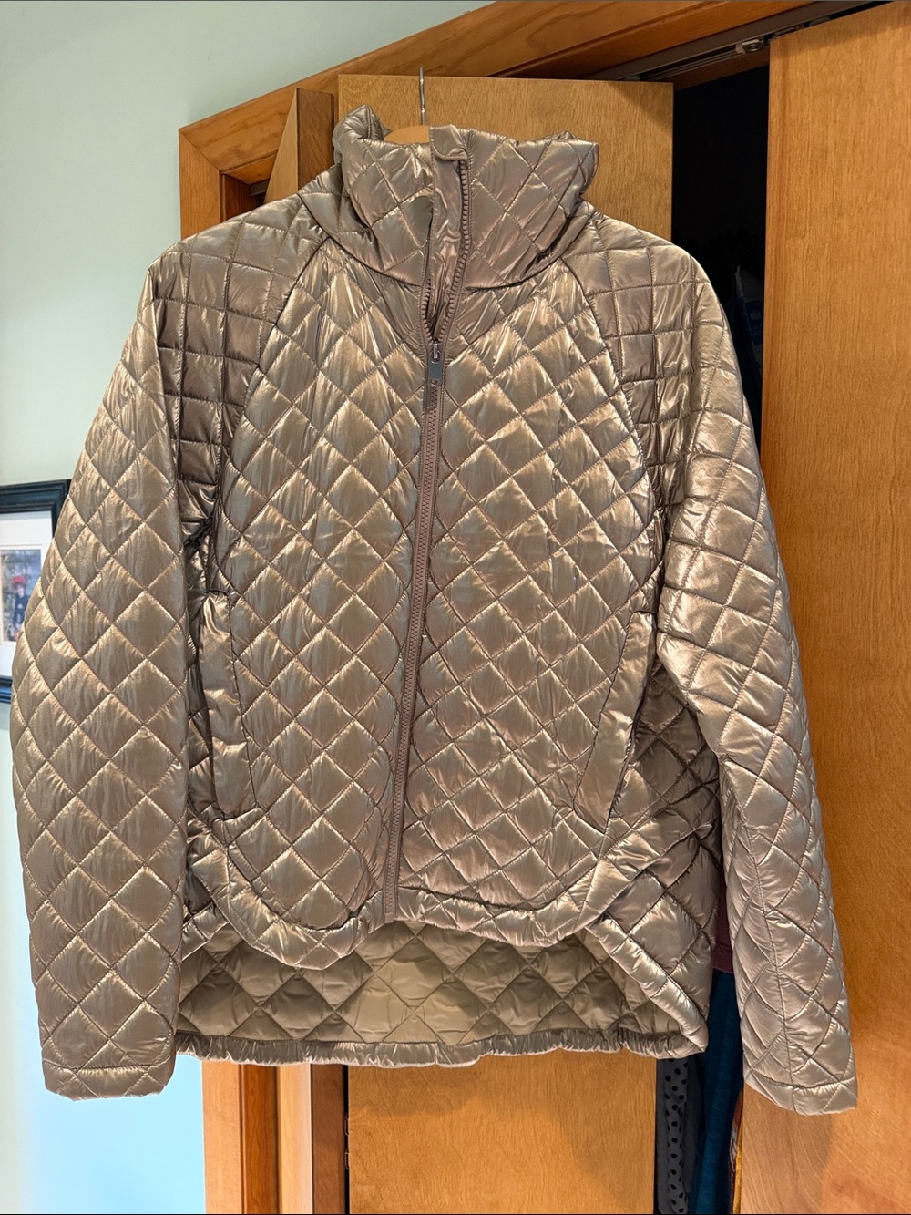Athleta Quilted Metallic Taupe Rose Gold Women's Whisper Featherless Jacket L